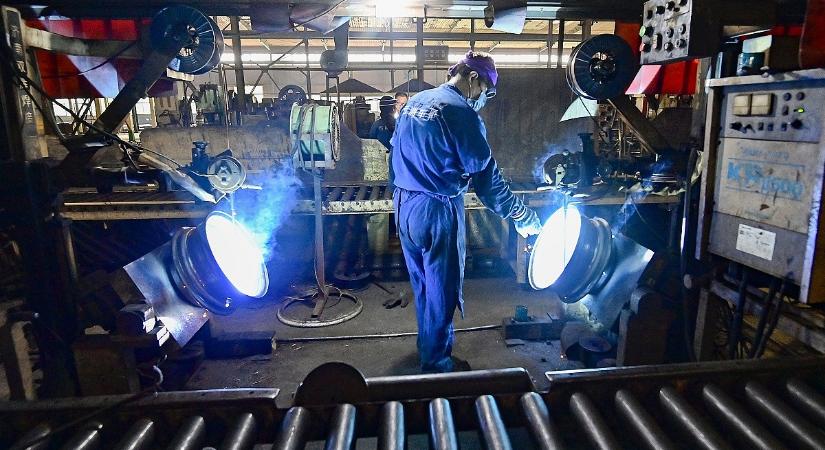 Sötét jövő: 300 ezer magyar munkavállaló fog hiányozni pár éven belül