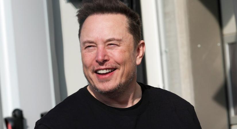 Már megint mire készül Elon Musk? Óriási bónusz osztogathat kedvenc dolgozóinak a Tesla-vezér