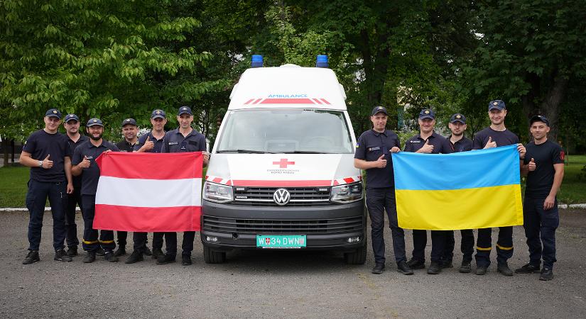 Ukrajna ausztriai nagykövetségétől kaptak adomány a kárpátaljai tűzszerészek