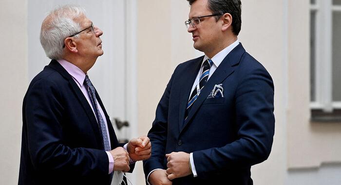 Kuleba és Borrell Ukrajna előrehaladásáról az EU felé vezető úton és a fegyverszállításról tárgyalt