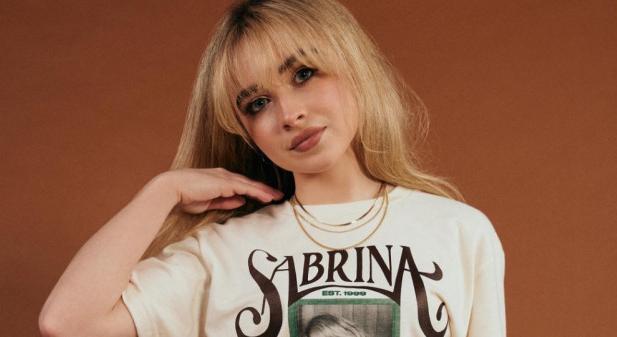 Sabrina Carpenter Taylor Swift egyik legjobb barátnője, mégis az ősellensége márkáját reklámozza