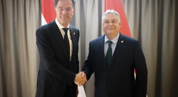 Orbán Viktor feltette a kezét