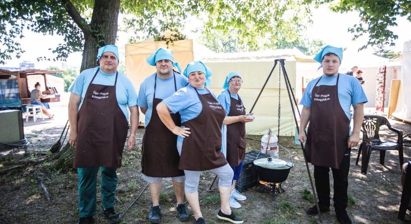 Juniálison főtt a görcsleves a gyulai várnál