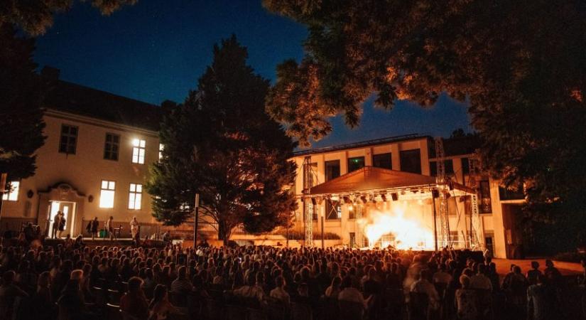 Kortársak és klasszikusok a Zsámbéki Nyári Színház idei műsorán