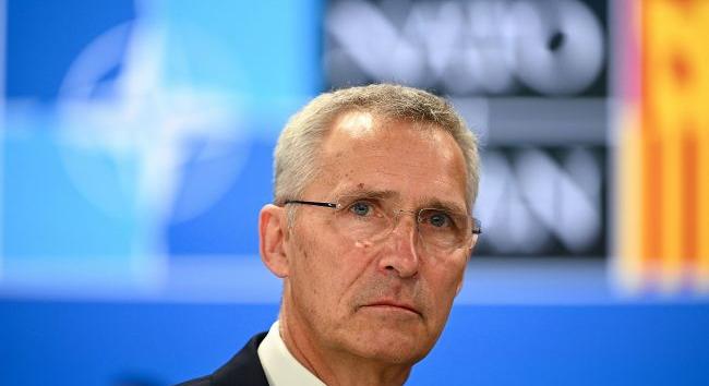 Stoltenberg: a békéhez vezető út a minél több fegyver szállítása Ukrajnának