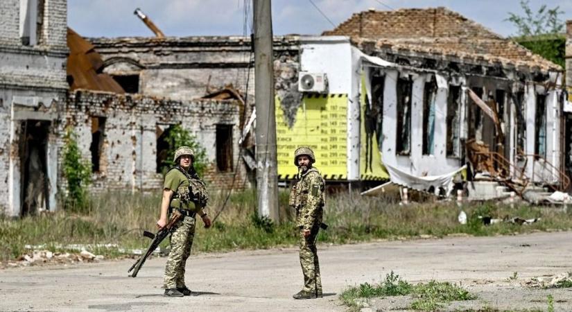 Támadásra készülhet az ukrán hadsereg, az oroszok több helyen előrenyomultak