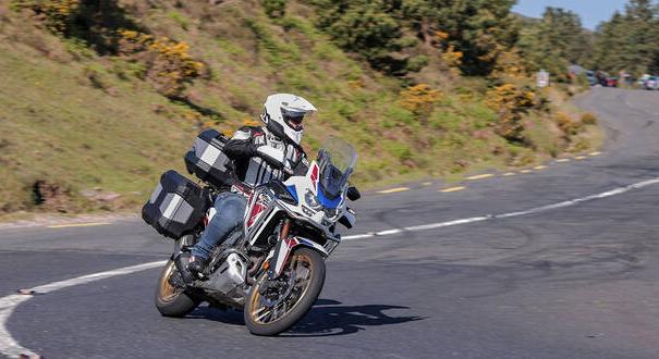 Készülj fel a nyári túrákra: most sokkal jobb áron vehetsz motoros ruhát!