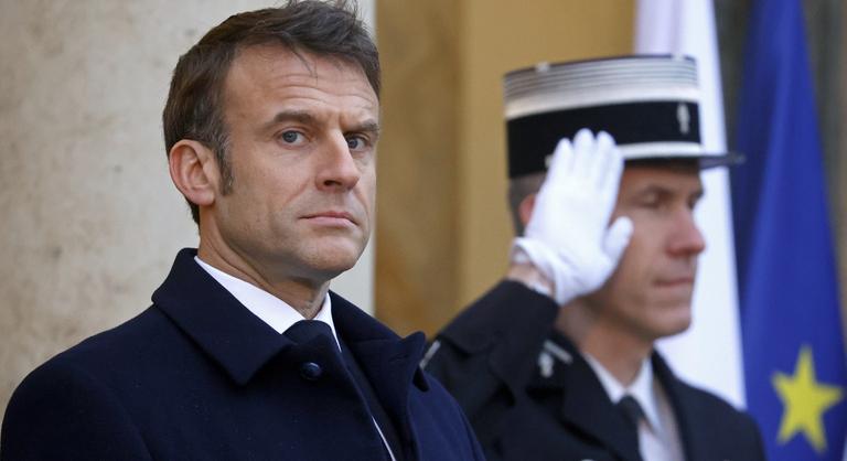 Aggódnak Emmanuel Macron emberei, az elnök feláldozhatja őket a választáson