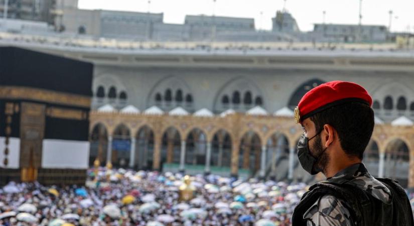 Perzselő hőségben zajlik a mekkai zarándoklat, már több mint 500-an meghaltak