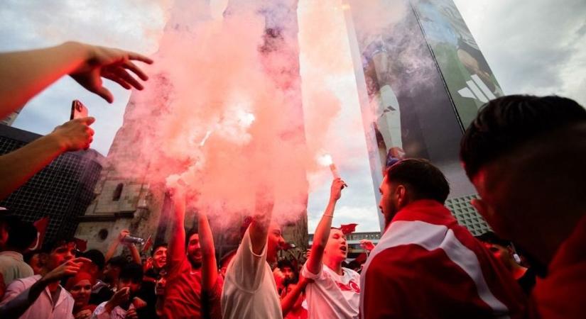 Foci-Eb 2024: tízezrek ünnepelték a török válogatott győzelmét – Németországban