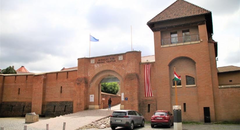 Lehullott betondarab miatt bezárt a vármúzeum