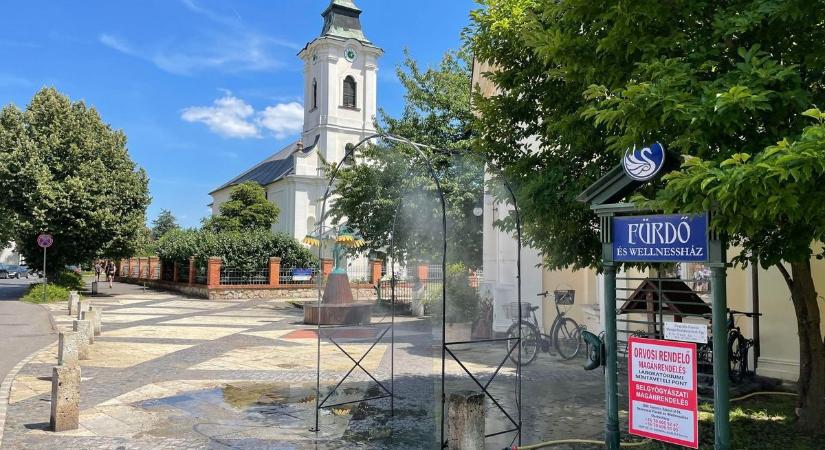 Szerencsen párakapuval várták a hőséget