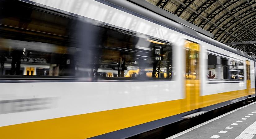 Túl gyorsan ment az Intercity a debreceni vasútállomásnál, három utas megsérült