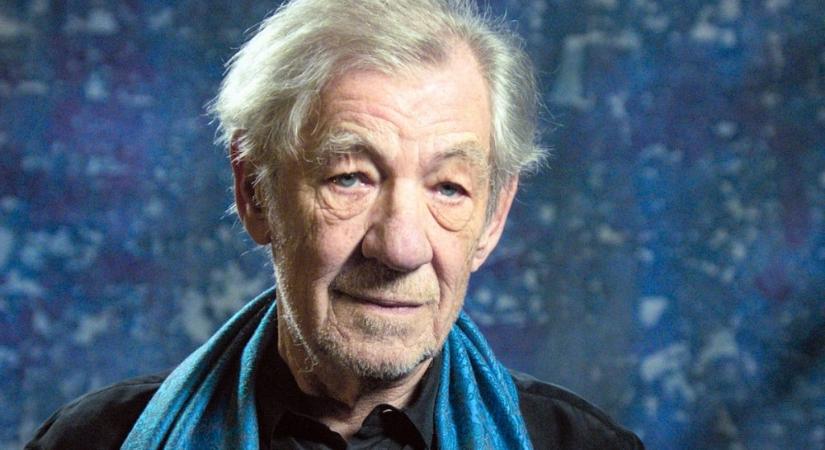 Ian McKellen balesetet szenvedett egy előadáson Londonban