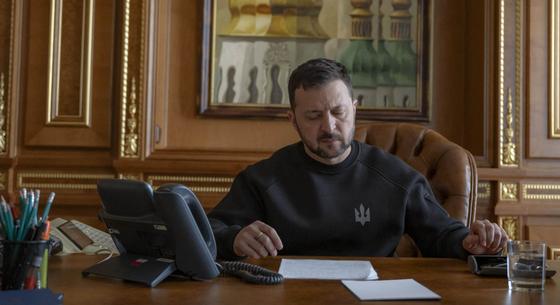 Az ukrán államfő aláírta a középiskolai és egyetemi hallgatók katonai alapképzéséről szóló törvényt