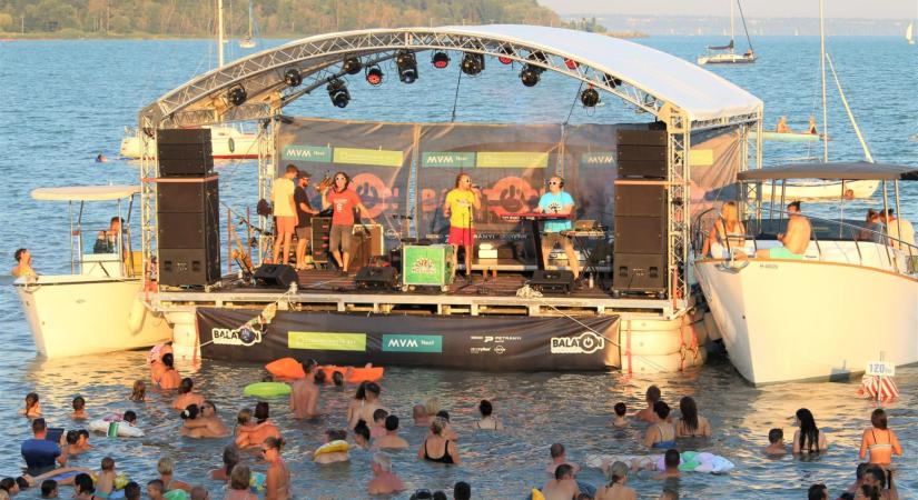 BalatON koncertek ismét a víziszínpadokon