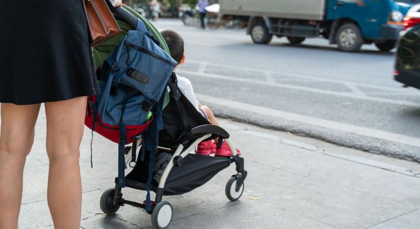 Babakocsi a busz fedélzetén vagy a csomagtartóban? Nehéz helyzetek