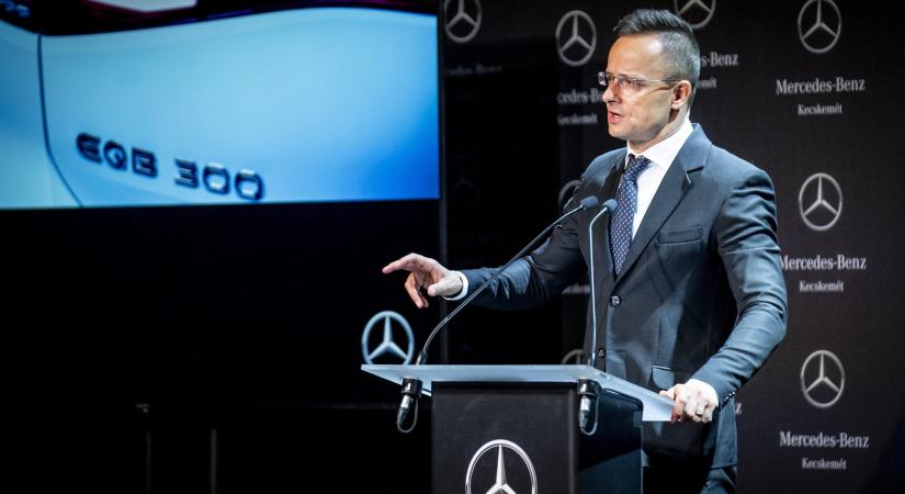 Szijjártó: a Mercedes beruházásai nyomán hazánk legnagyobb kapacitású autógyára jön létre (videóval)