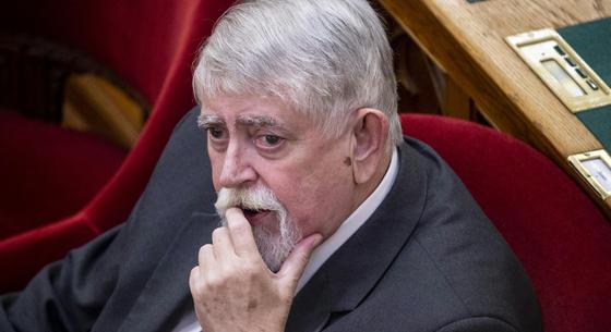 Az Alkotmánybíróság nem foglalkozik Kásler Miklós volt miniszter panaszával