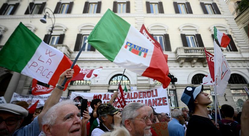 Parlamenti verekedés után szavazták meg Olaszországban a gazdag Északnak kedvező törvényt