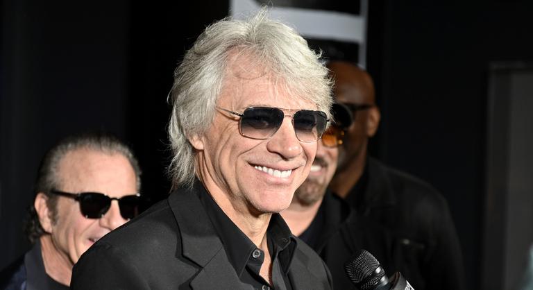 Bon Jovi kiszámíthatóan fülbemászó, hajlakkal lefújt dalaira óriási az érdeklődés