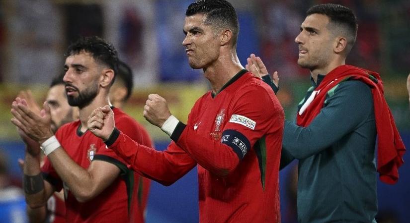 Ronaldo elsüllyed szégyenében, kockahasat villantott a portugálok új sztárja