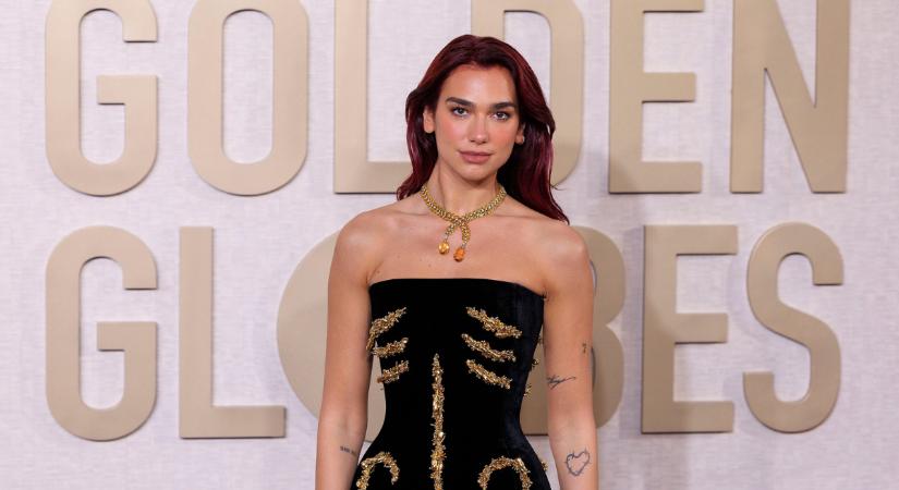 Dua Lipa úgy viseli a melltartóját az utcán, ahogy senki más