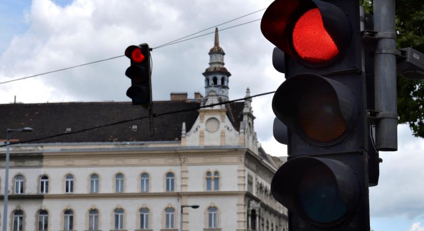 Felrobbant egy közlekedési lámpa Budapesten