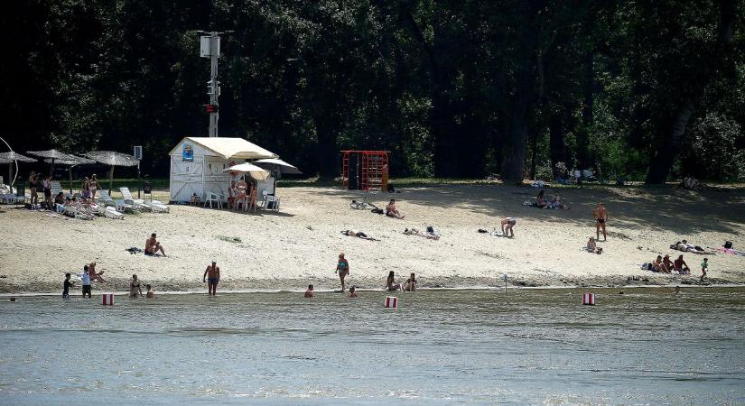 Tizenhárom engedélyezett szabadstrand van