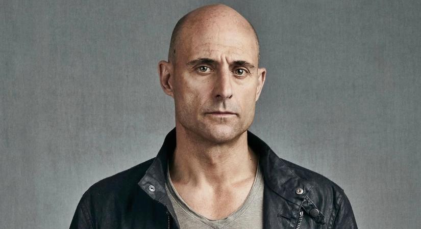 Így bukta el élete James Bondos szerepét Mark Strong