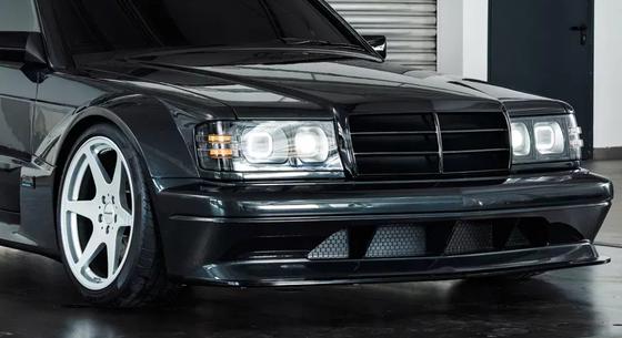 Retró húrokat penget a 340 millió forintos szupermodern Mercedes 190 Evo II