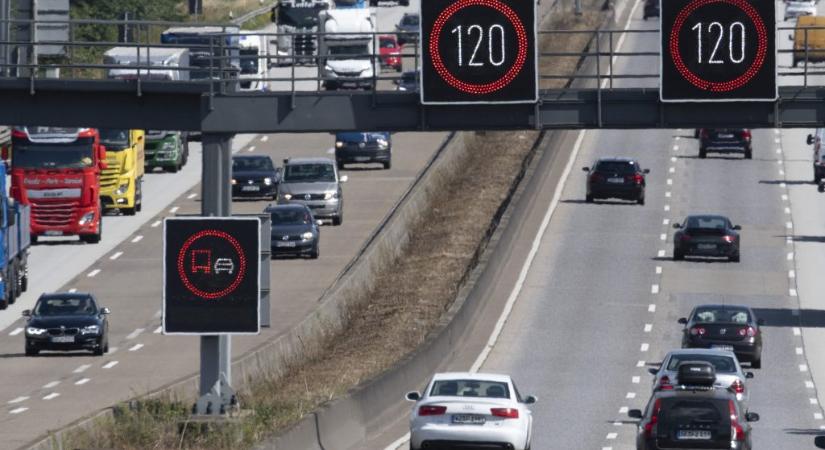 Kétszer tízsávossá bővítenek egy autópályát Németországban
