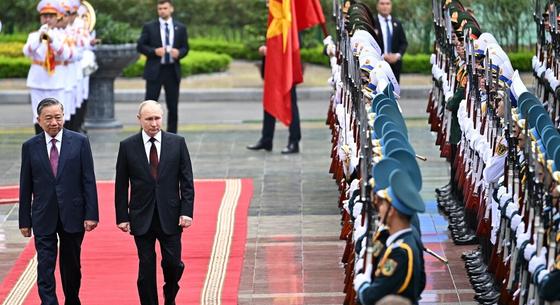 Putyin folytatja ázsiai turnéját, Vietnamba érkezett
