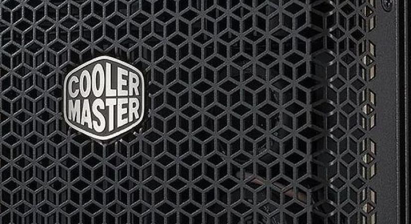 Ingyenmonitort ad szupercsendes 850 wattos tápegysége mellé a Cooler Master