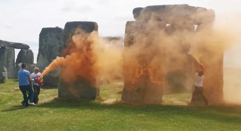 Megrongálták a Stonehenge-t, két aktivistát letartóztattak