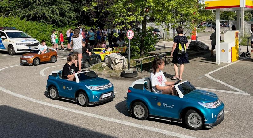 A biztonságos közlekedés szabályairól tanulhattak a gyerekek Esztergomban