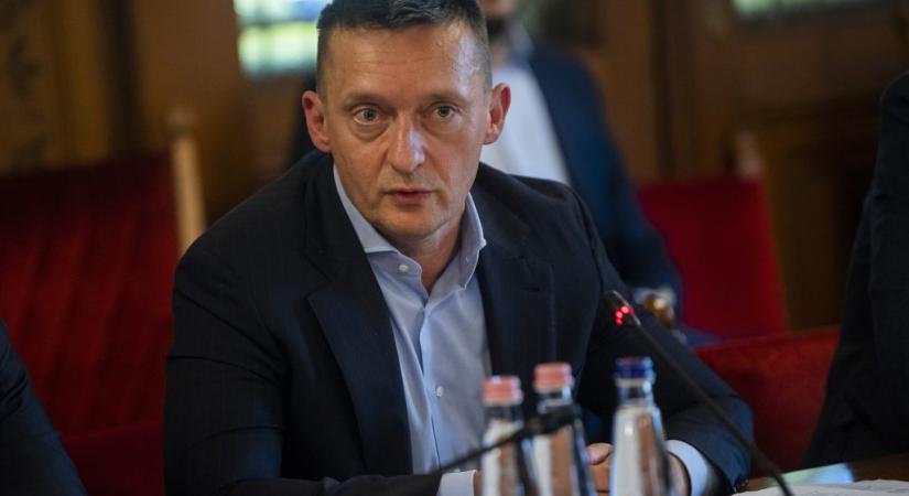 Rogán Antalt is kihallgatták Magyar Péter hangfelvételével kapcsolatban, ami az Ügyészség szerint tárgyi tévedésekkel van tele