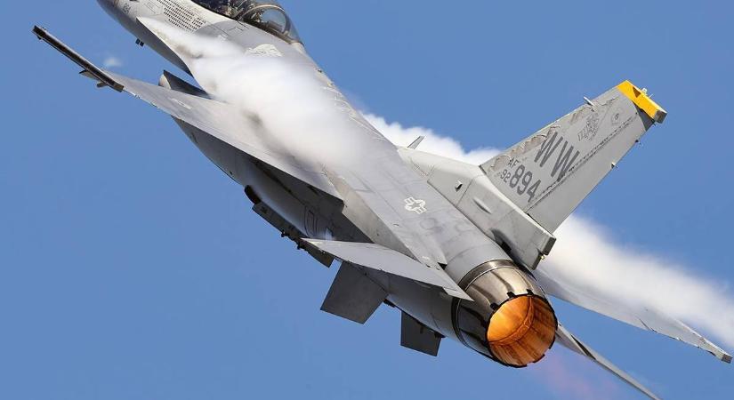 Fehér Ház: az USA-ból származó F-16-os vadászgépek Ukrajnában fognak állomásozni