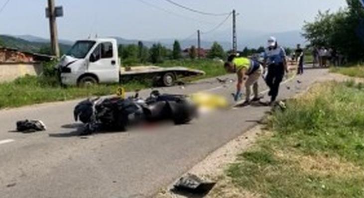 Furgonnal ütközött, hiába próbálták újraéleszteni a motorost