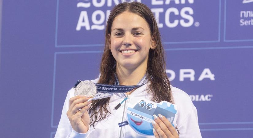 Ő az új magyar úszócsoda: az első felnőtt Eb-jén lett ezüstlány a 15 éves tini
