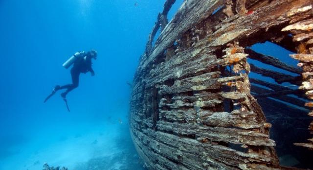 Többezer éves hajóroncsra bukkantak Izrael partjainál