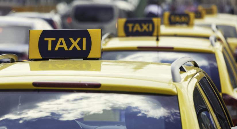 Bankot robbantott két taxis cég Budapesten