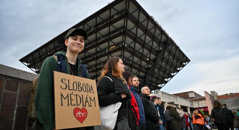 A parlament az RTVS átalakításáról tárgyal, a közmédia munkatársai tiltakozást szerveznek