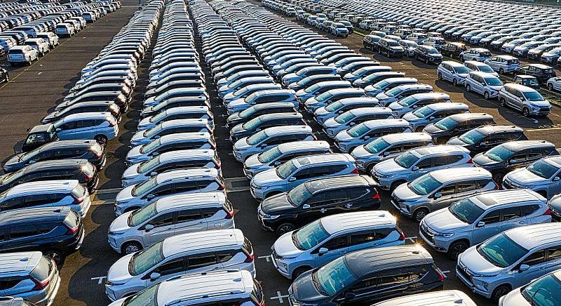 Csökkent az eladott új autók száma az Európai Unióban