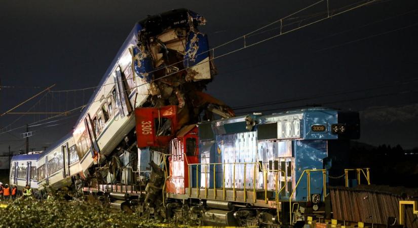 Összeütközött két vonat Chilében, többen meghaltak