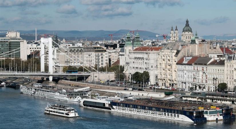 Özönlik a pénz a szállodahajókból, a Viking és Fidesz-közeli emberek járnak jól