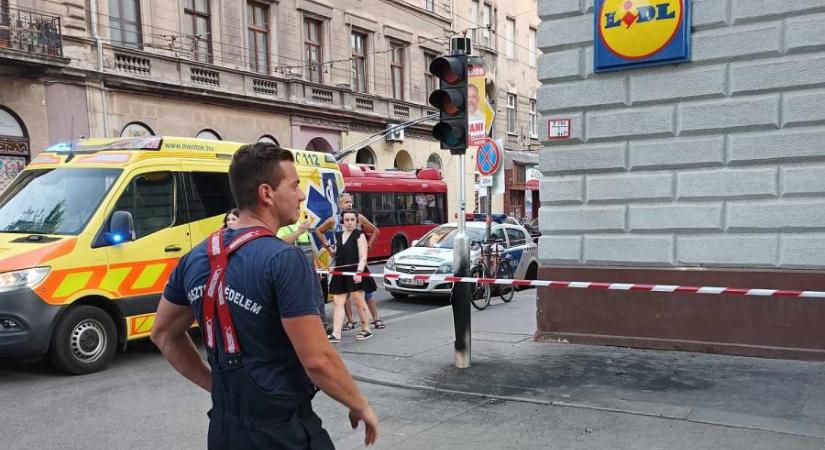 Rejtélyes robbanástól sérült meg három ember szerdán a Lövölde téren, a jelzőlámpára gyanakodtak, de most a vezetékeket vizsgálják