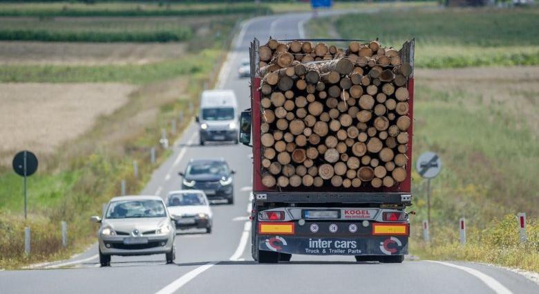 Háromszéken is korlátozzák a teherautó-forgalmat