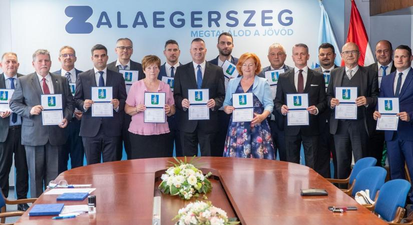 Átvették a megbízóleveleiket az önkormányzati választáson mandátumot szerzett zalaegerszegi képviselők