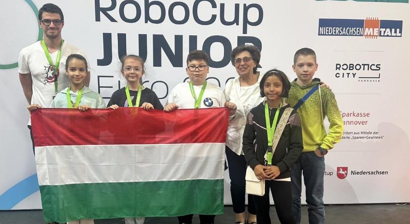 Elsők lettek a szegedi diákok a RoboCup Junior EB-n, Hannover-ben!